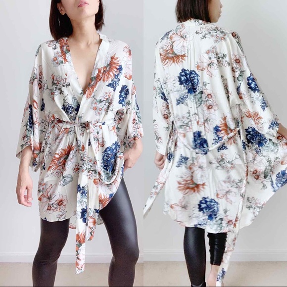 BOHO FLORAL KIMONO DUSTER- IVORY MISSING WAIST TIE - Picture 2 of 4